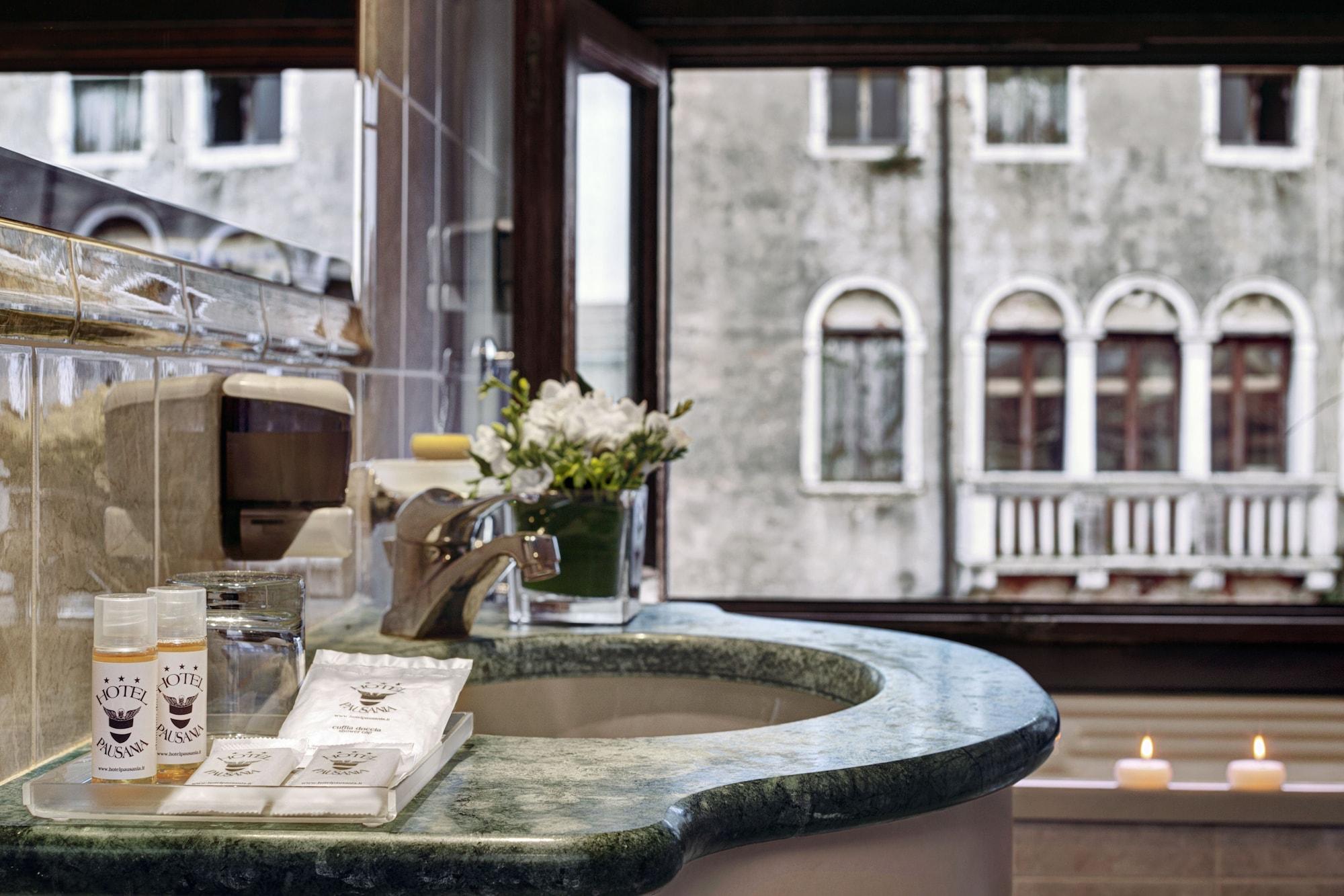 Set de Habitación Hotel Pausania