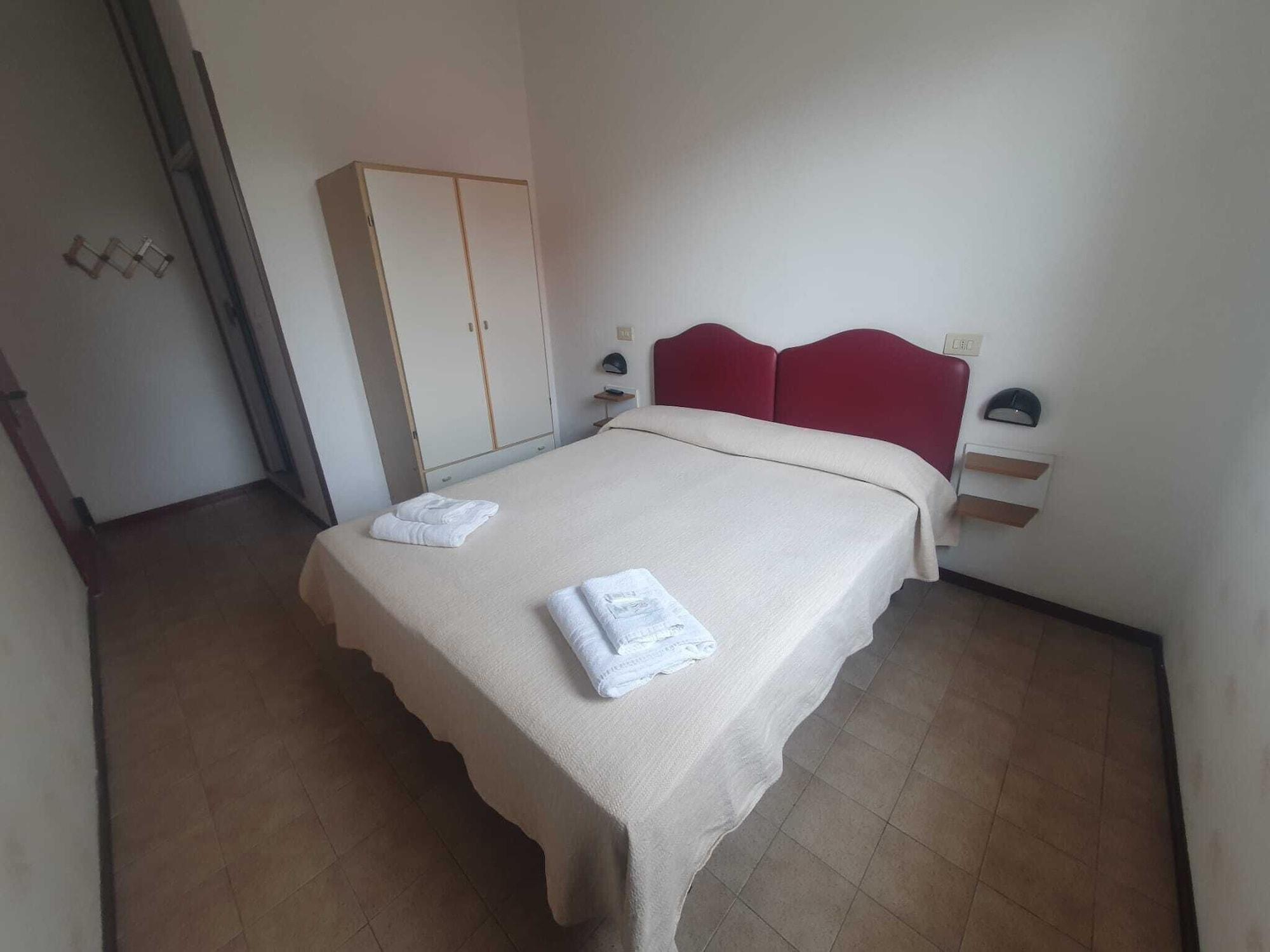 Habitación HOTEL YOUNG PEOPLE UNDER 40