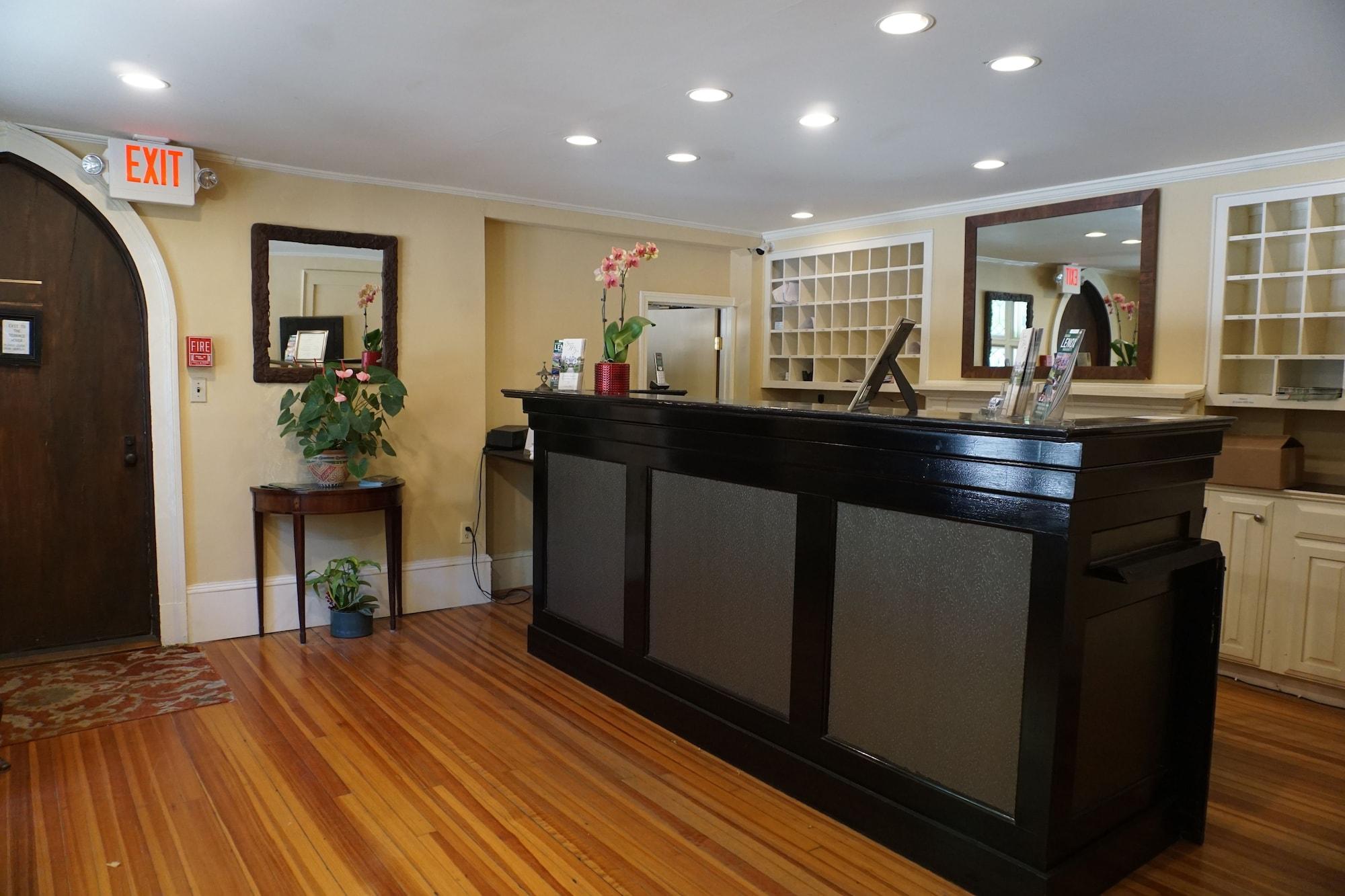 Vista Lobby Seven Hills Inn