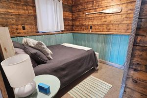 Alquiler Vacacional - Charming lakefront, spacious, quiet, clean, 4-bedroom A frame house.