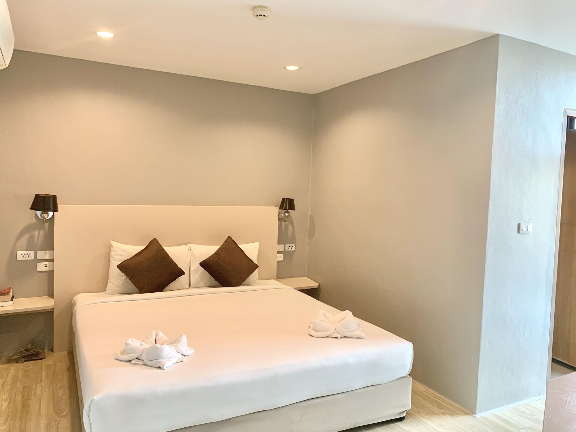 Varios Behind The Scene Hotel Club at Samui