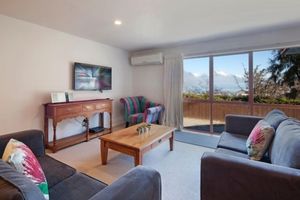 Renta temporal - Private & Peaceful in Central Queenstown with secure off-street parking.