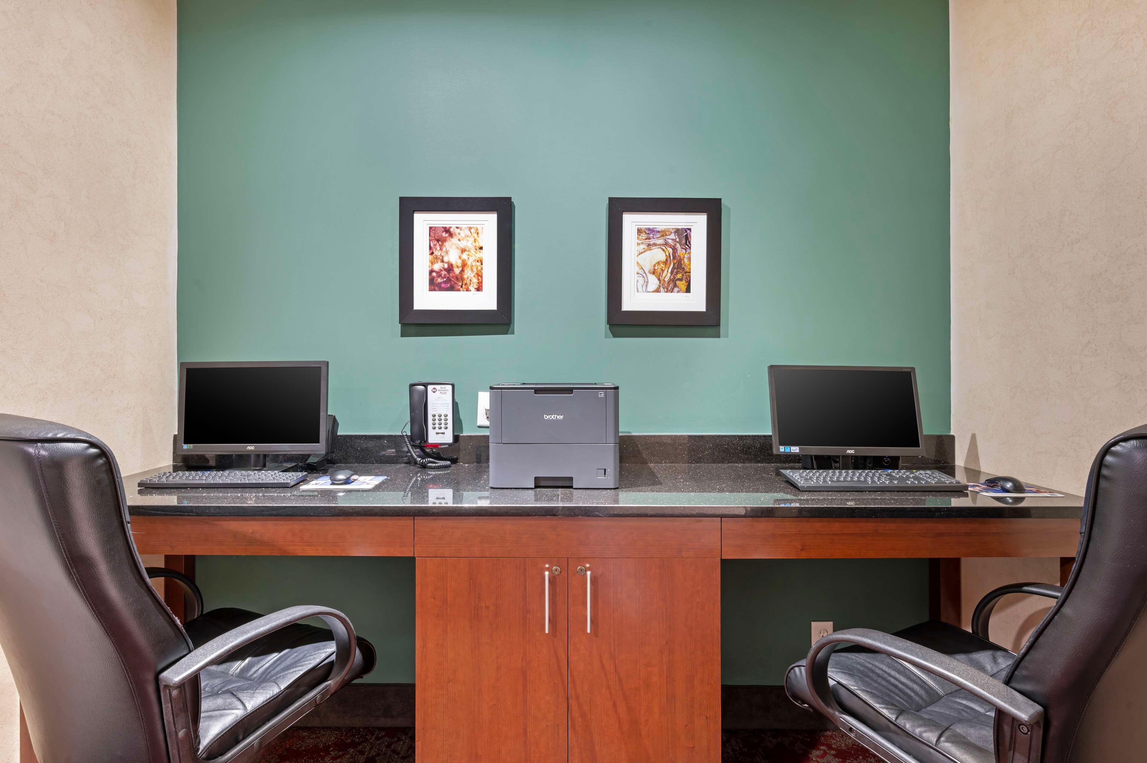 Centro de Negocios Best Western Plus Howe Inn