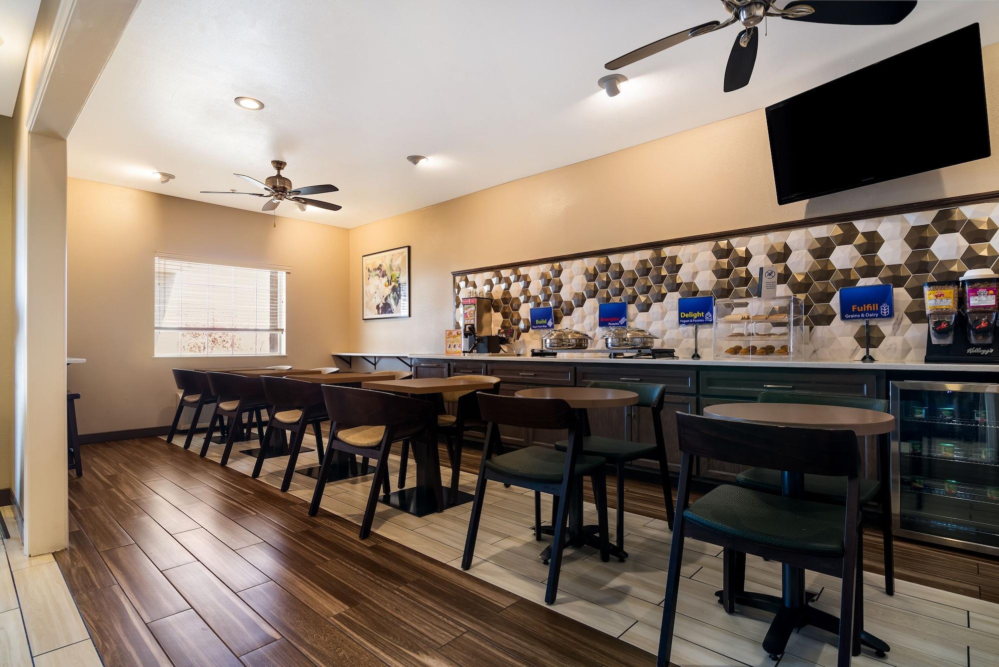Restaurant SureStay Plus Hotel by Best Western Topeka Northwest