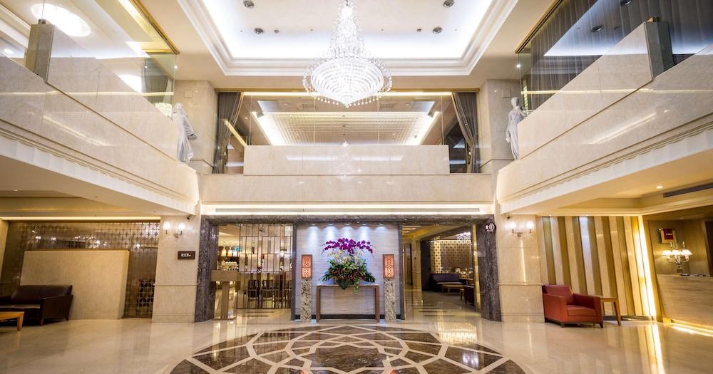 Varios Grand View Hotel