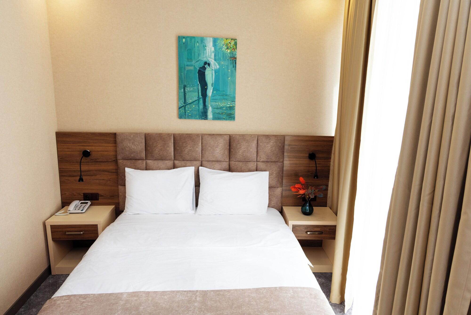 Varios Aniko Hotel