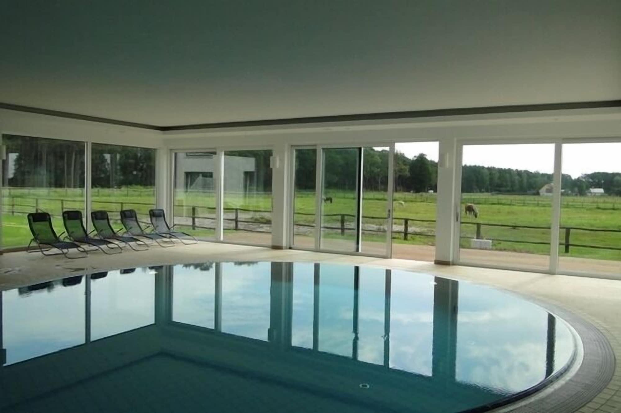 Vista Piscina Reit- und Freizeithotel Friesenhof