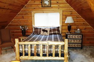 Alquiler Vacacional - Private Executive Lakefront Log Cabin Lodge overlooking Little St. Germain Lake