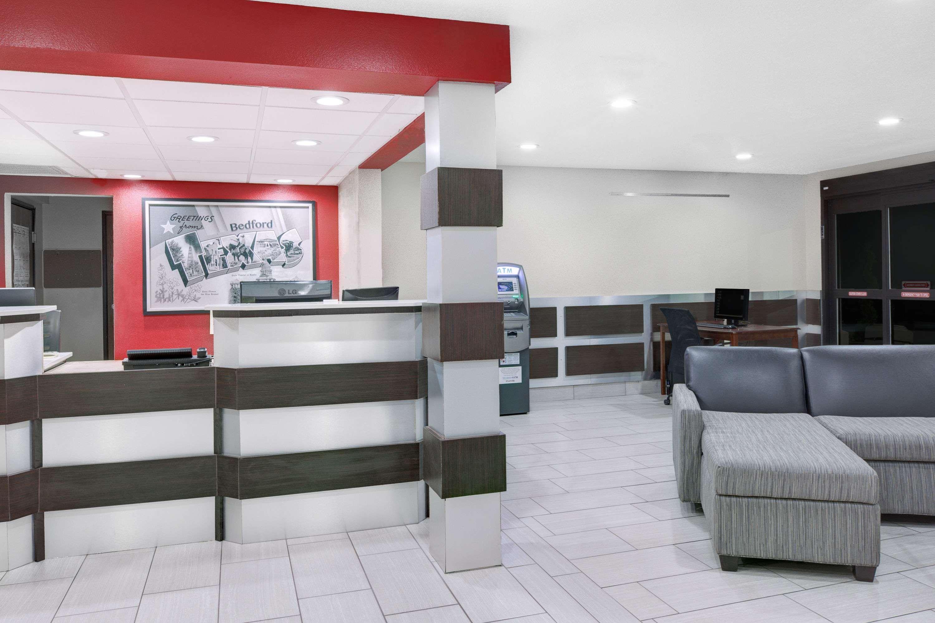 Vista Lobby Super 8 by Wyndham Bedford DFW Airport West