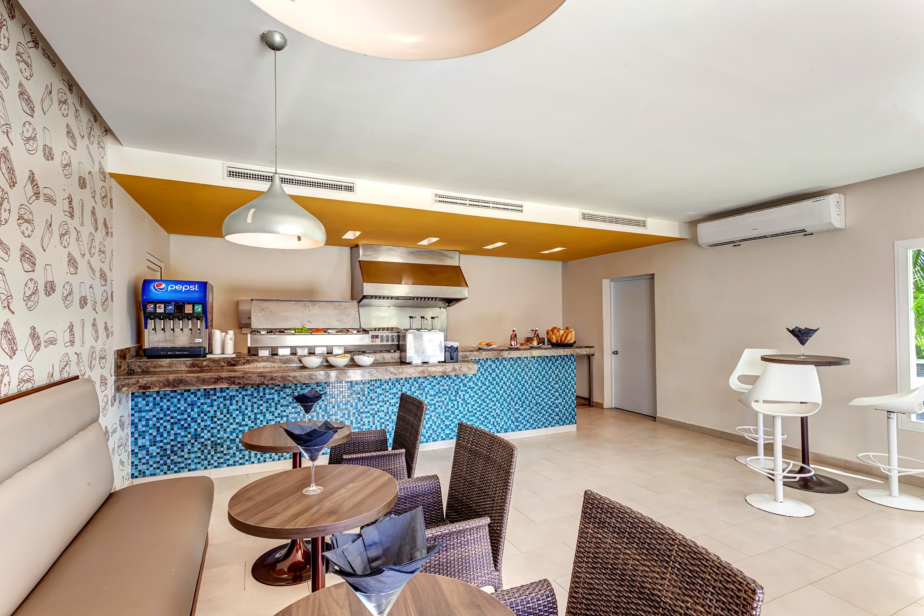 Bar/Salón Royalton Splash Punta Cana All-Inclusive Resort