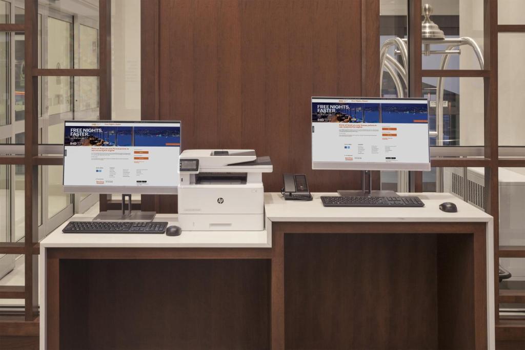 Vista Lobby Holiday Inn Express & Suites Ottawa