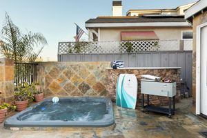 Alquiler Vacacional - Sand Castle by Avantstay Beach House on Balboa Peninsula w/ Patio & Hot Tub