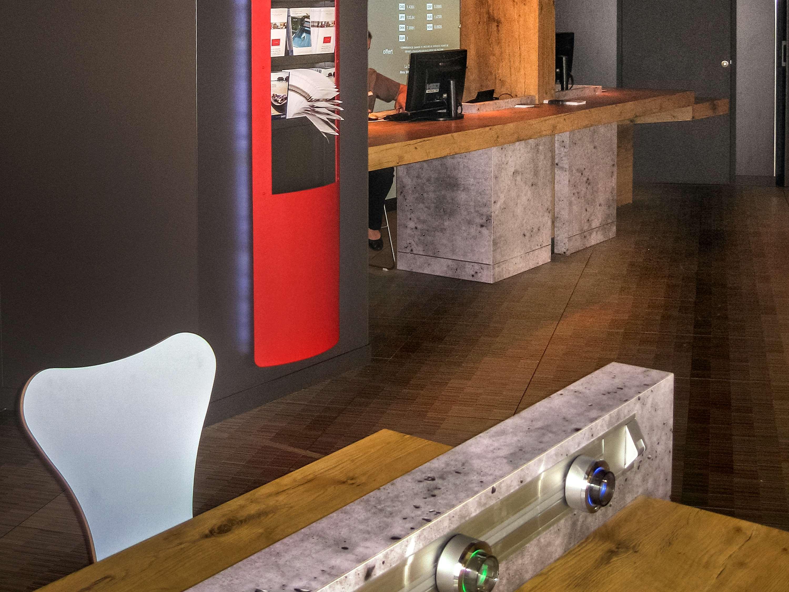 Vista Lobby Ibis Amboise