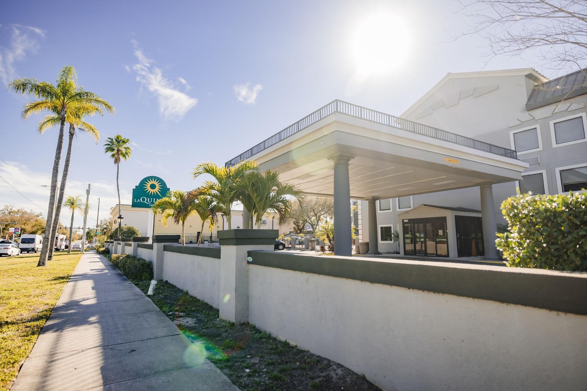 Vista Exterior La Quinta Inn by Wyndham Tampa Near Busch Gardens