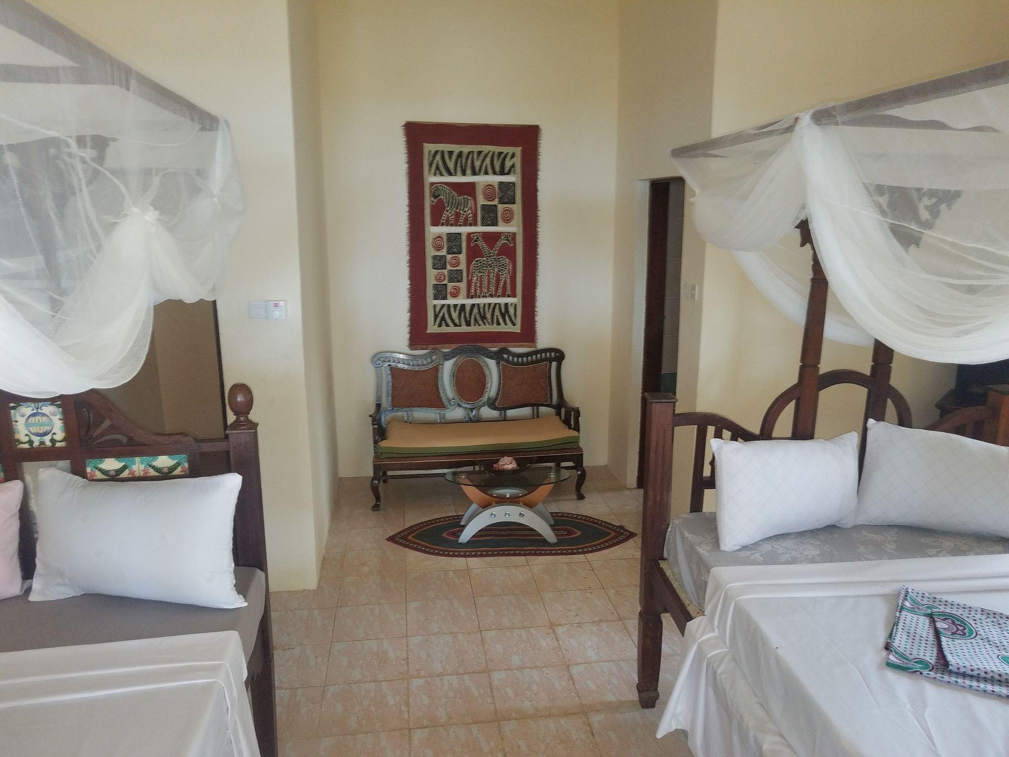 Varios Bwejuu Beach Palm Villa