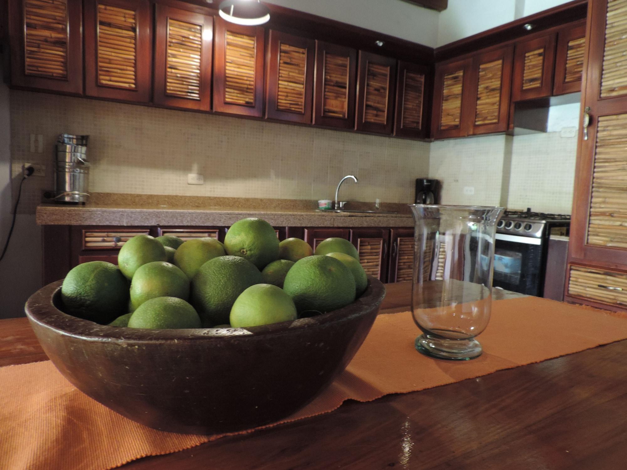 Restaurant La Casa Amarilla