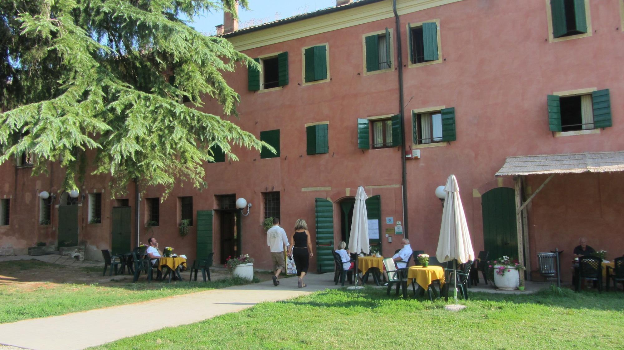 Vista Exterior Hotel La Corte