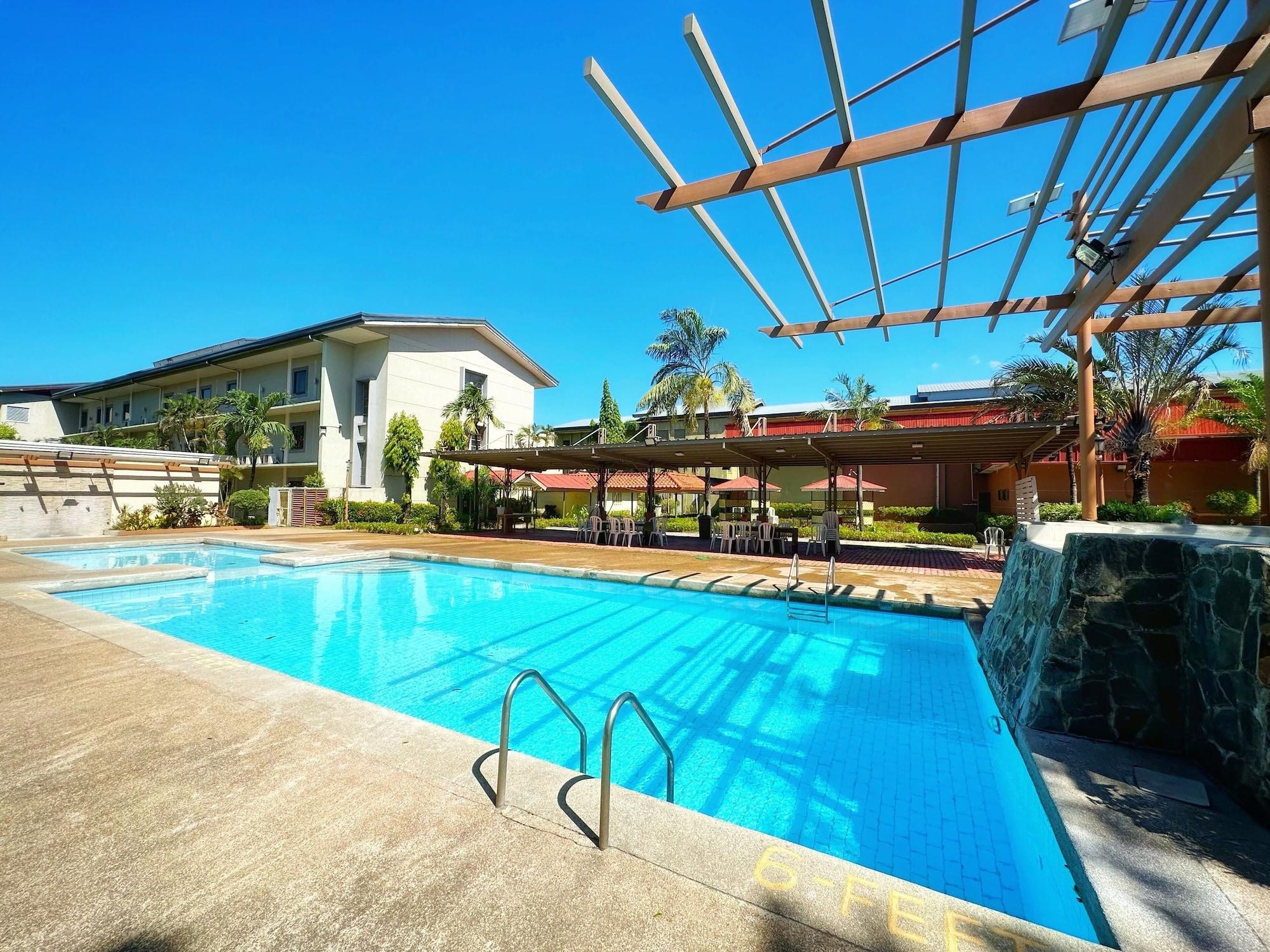 Vista Piscina Subic Bay Peninsular Hotel