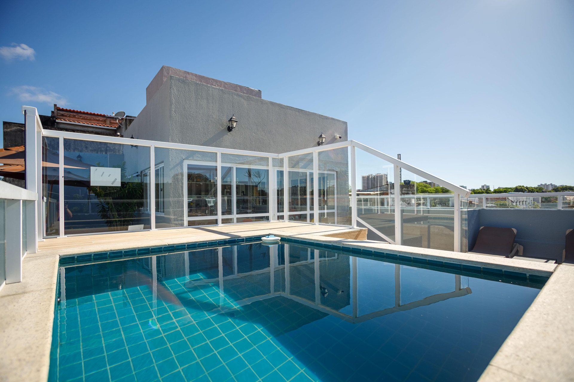Vista Piscina Zuza Slim Suítes