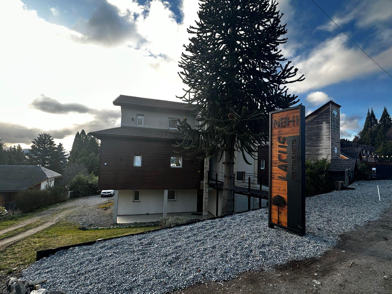 Varios NBH Lacus Boutique Hotel
