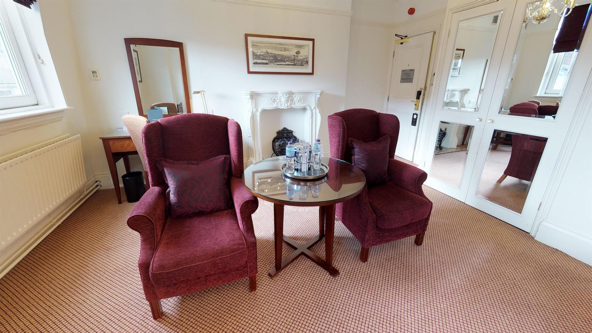 Bar/Salón Macdonald Burlington Hotel