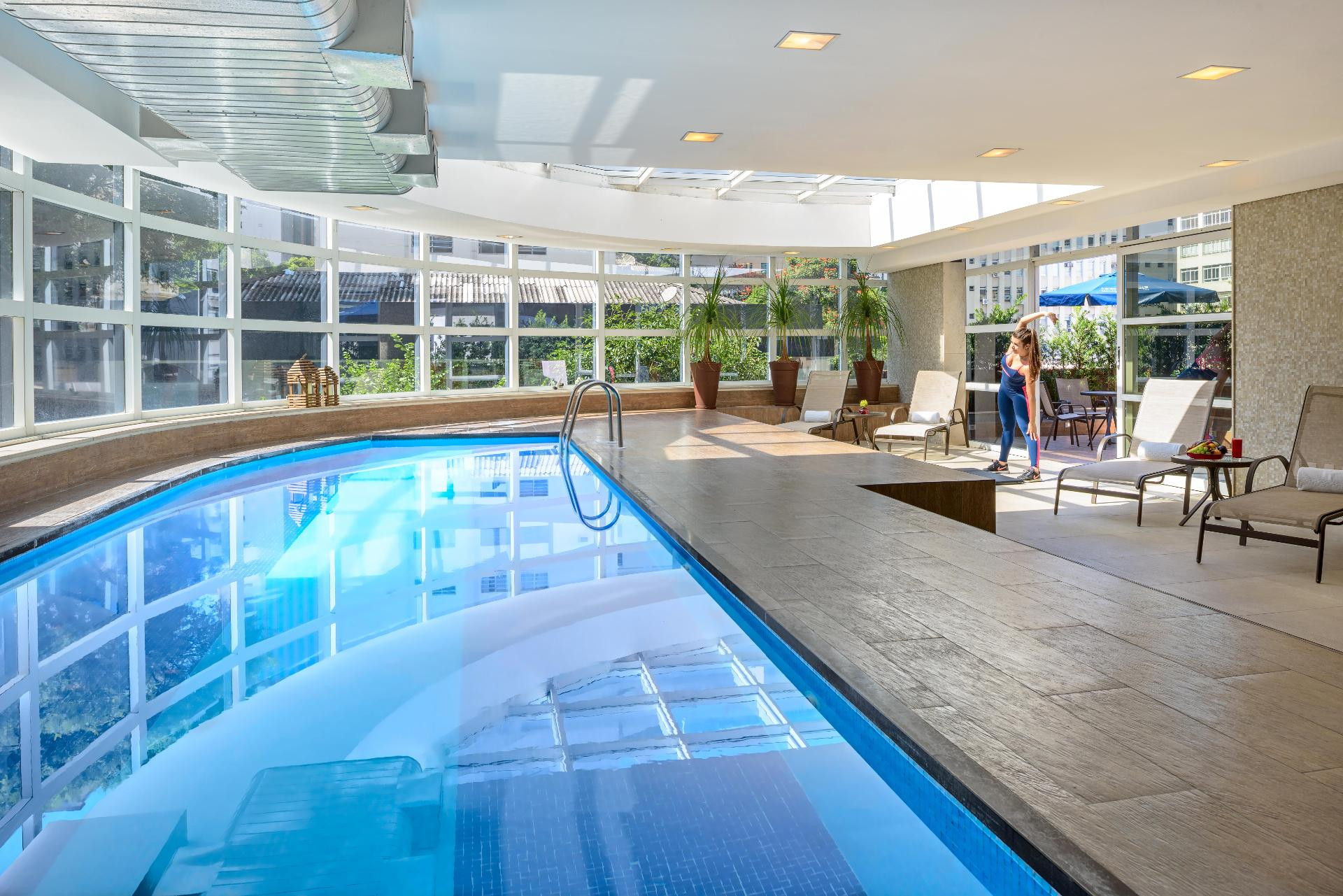 Vista Piscina Mercure São Paulo Jardins