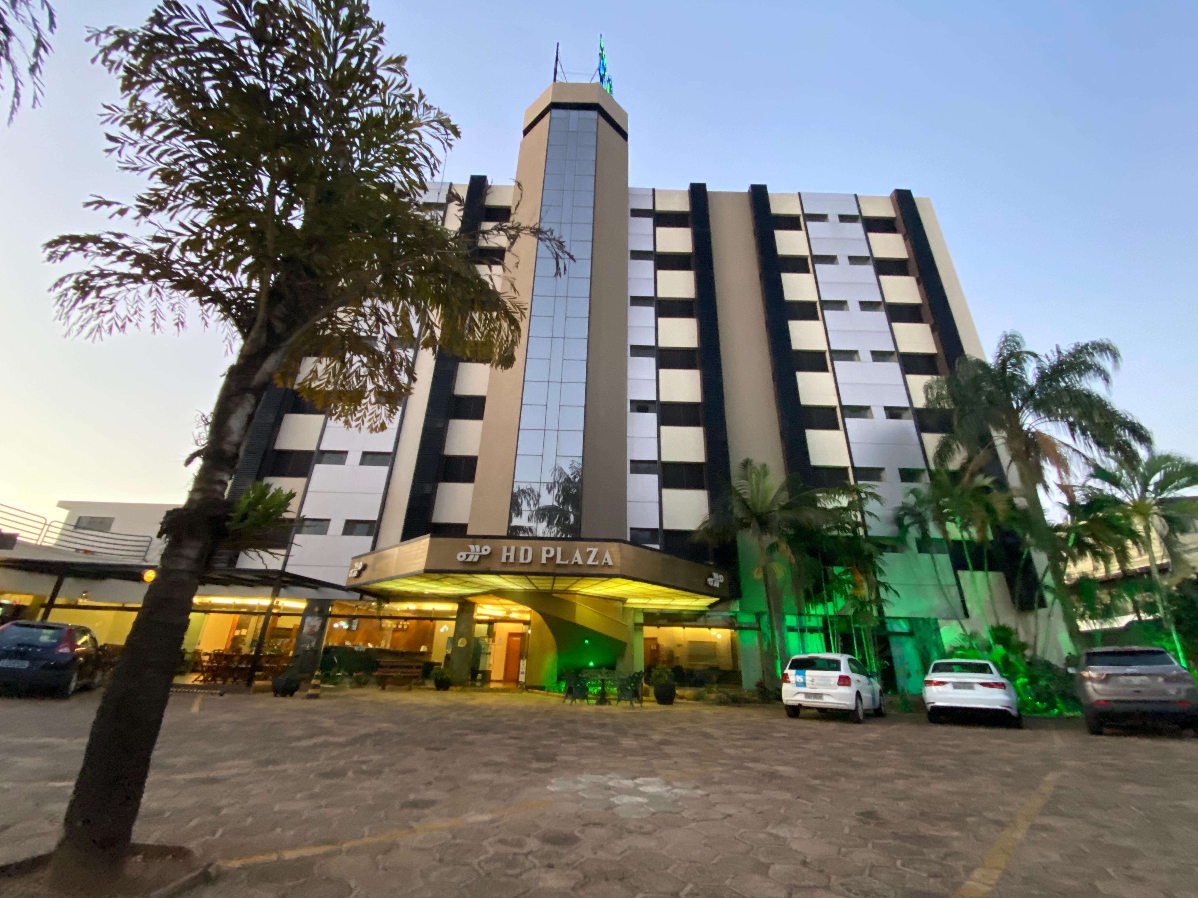 Vista Exterior HD Plaza Hotel