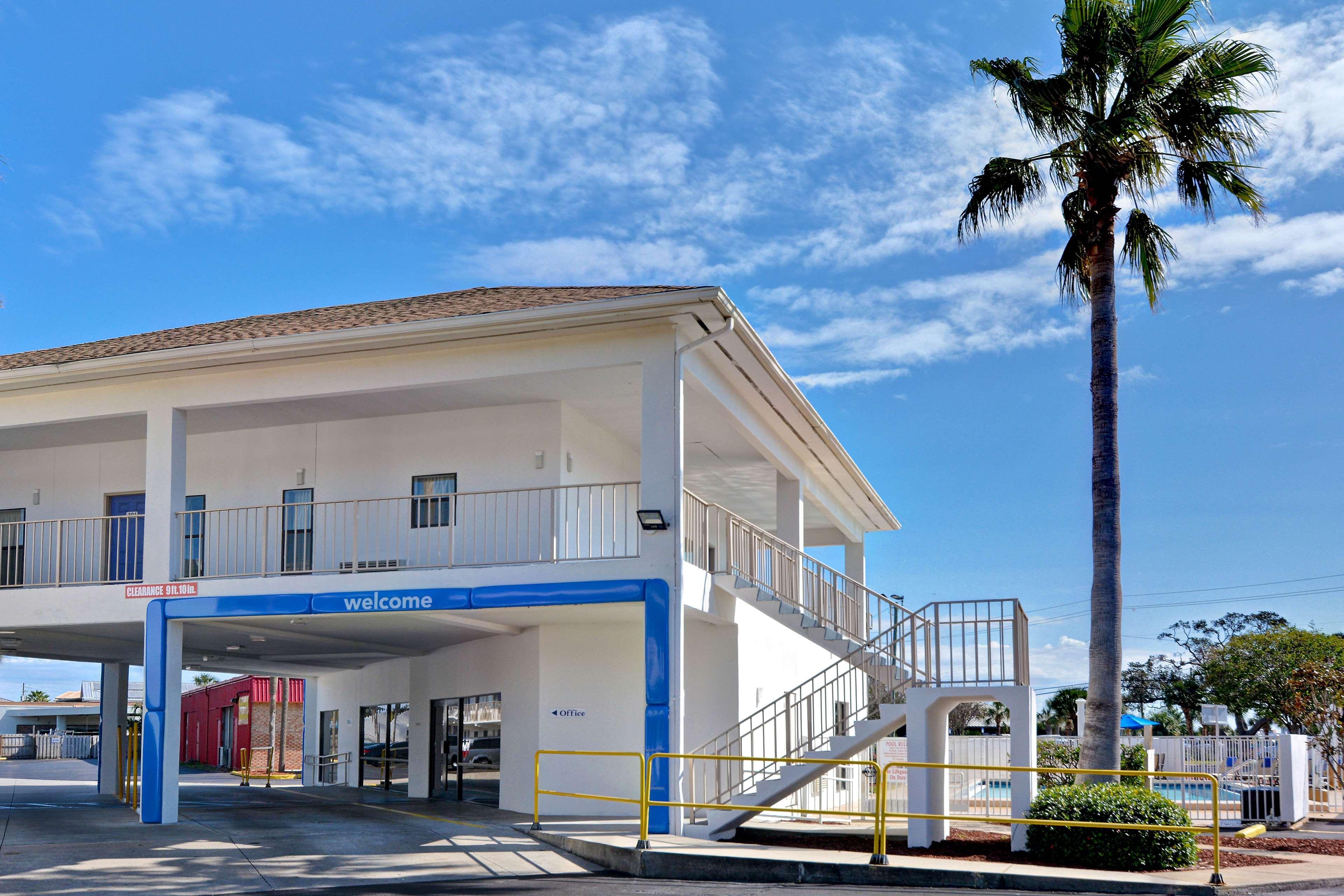 Vista Exterior Motel 6 Destin, FL