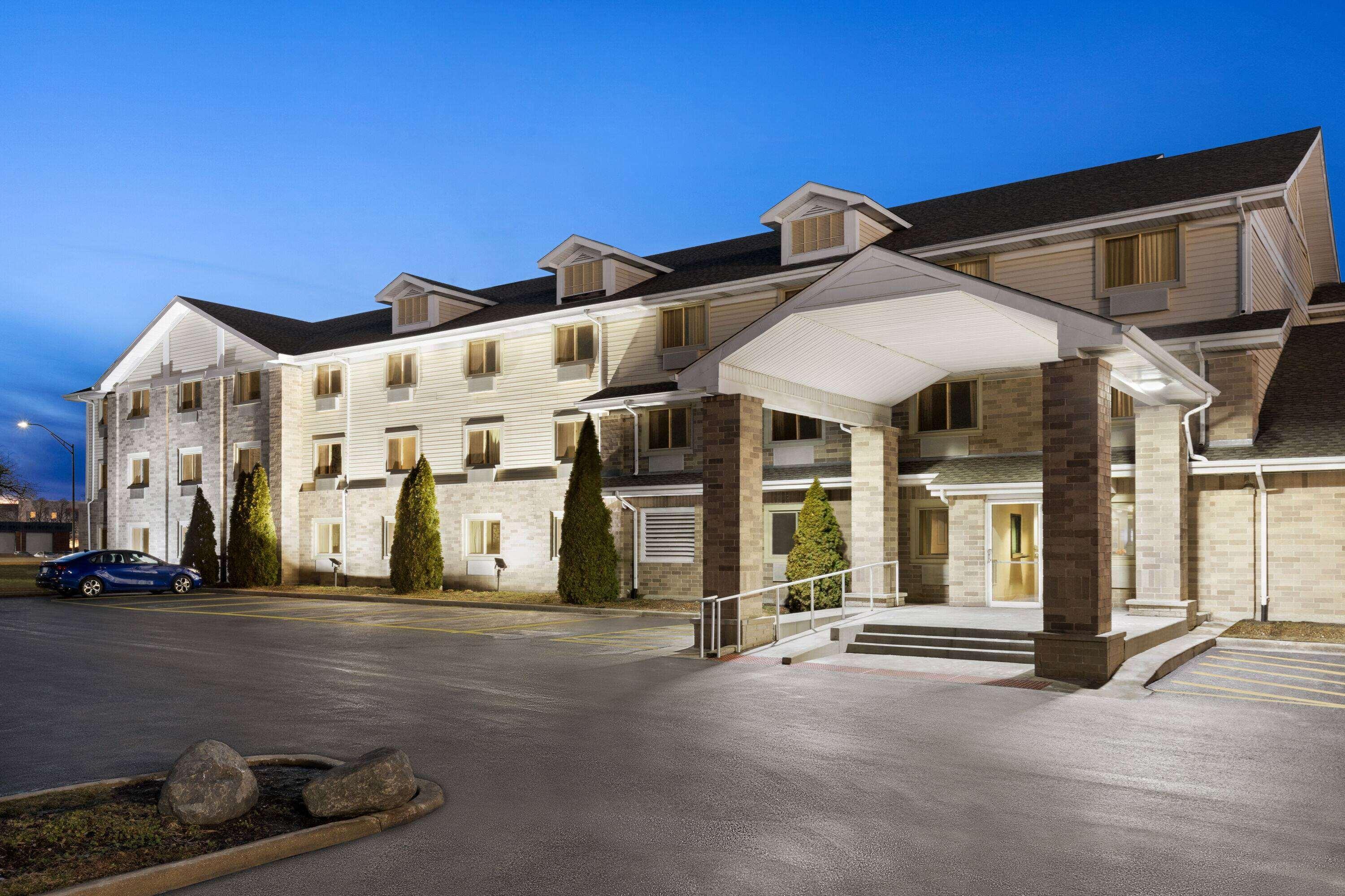 Vista Exterior Super 8 by Wyndham Joliet I-55 N/Chicago