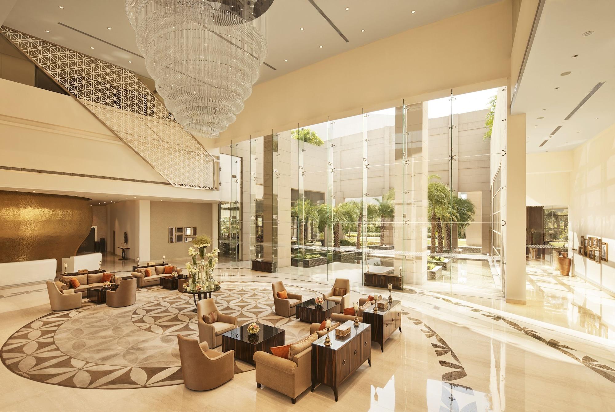 Vista Lobby Taj Swarna