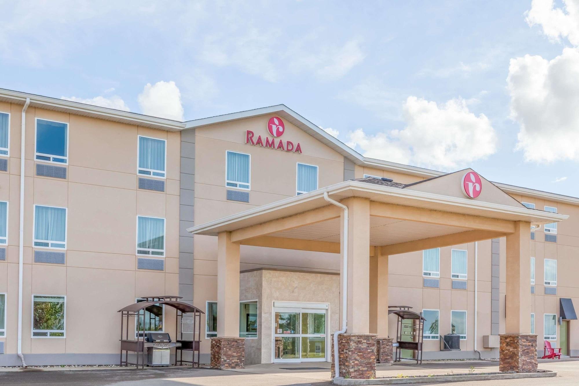 Vista Exterior Ramada by Wyndham Carlyle