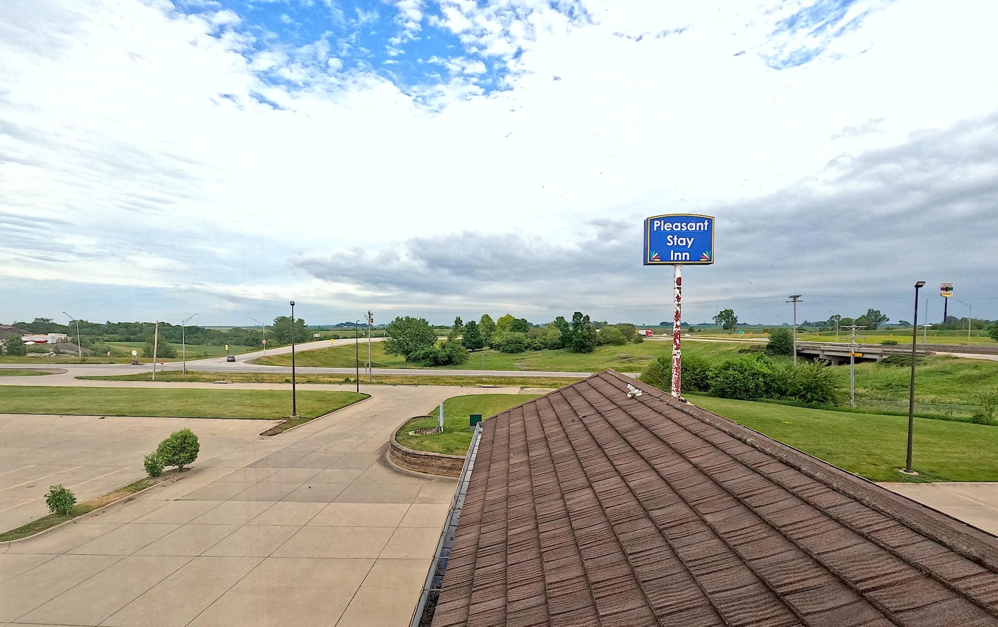 Vista Exterior Pleasant Stay Inn & Suites