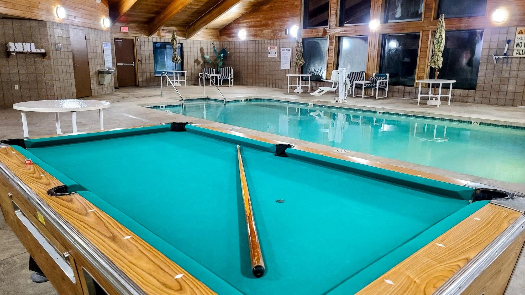 Vista Piscina AmericInn by Wyndham Sheboygan