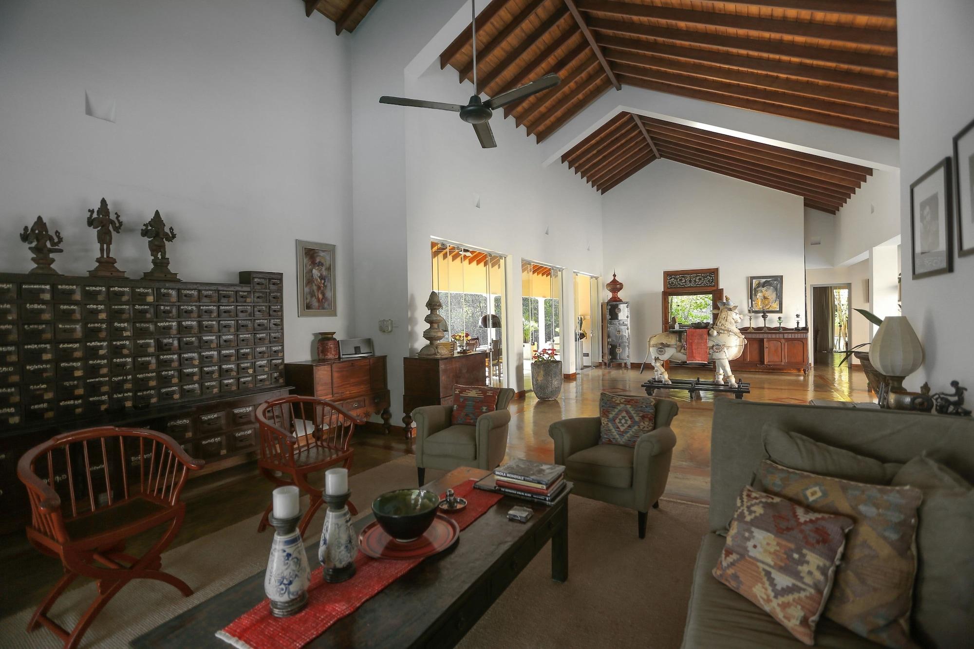 Vista Lobby Villa Hundira