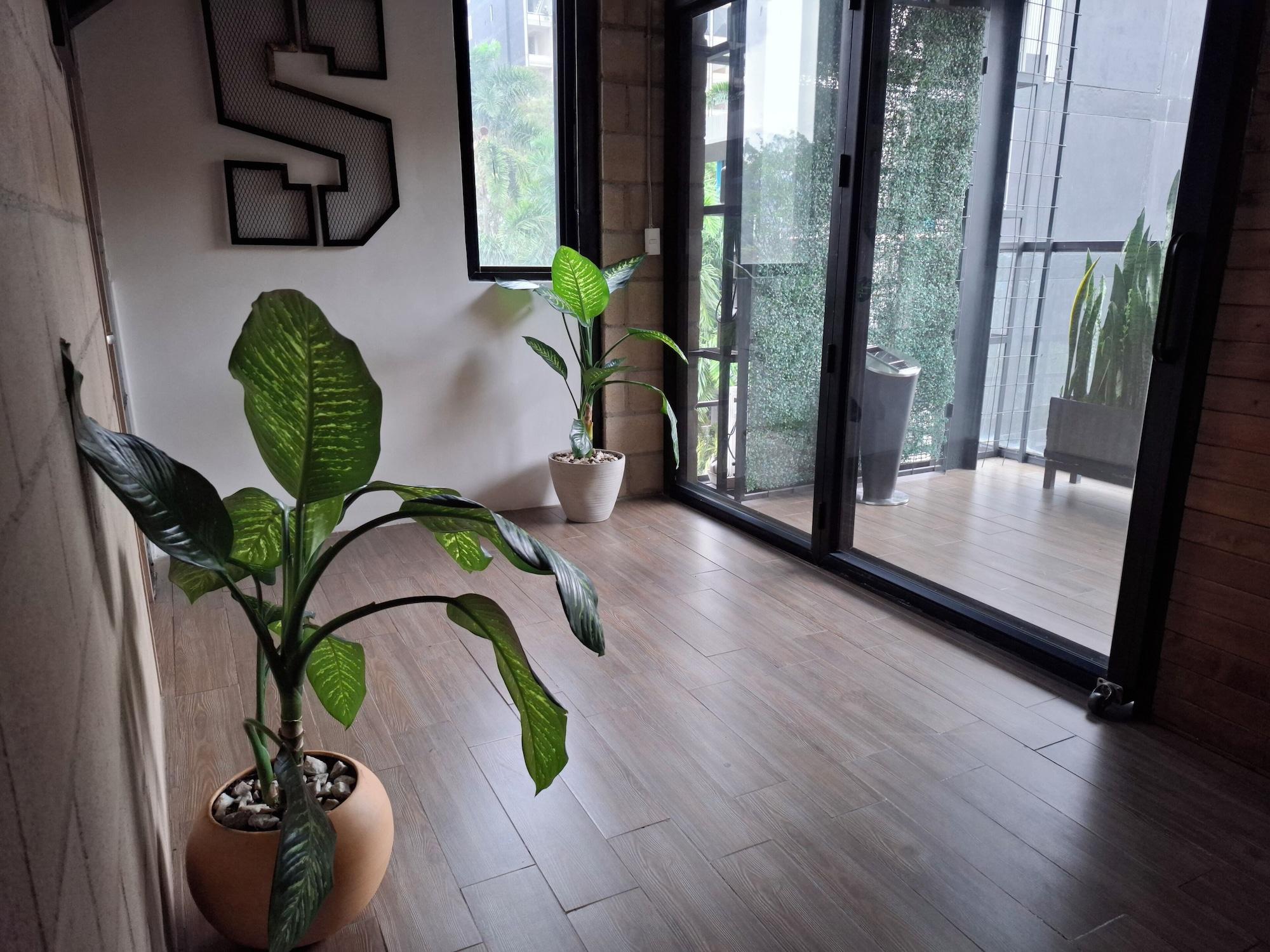 Varios Hotel Lleras Park Concept