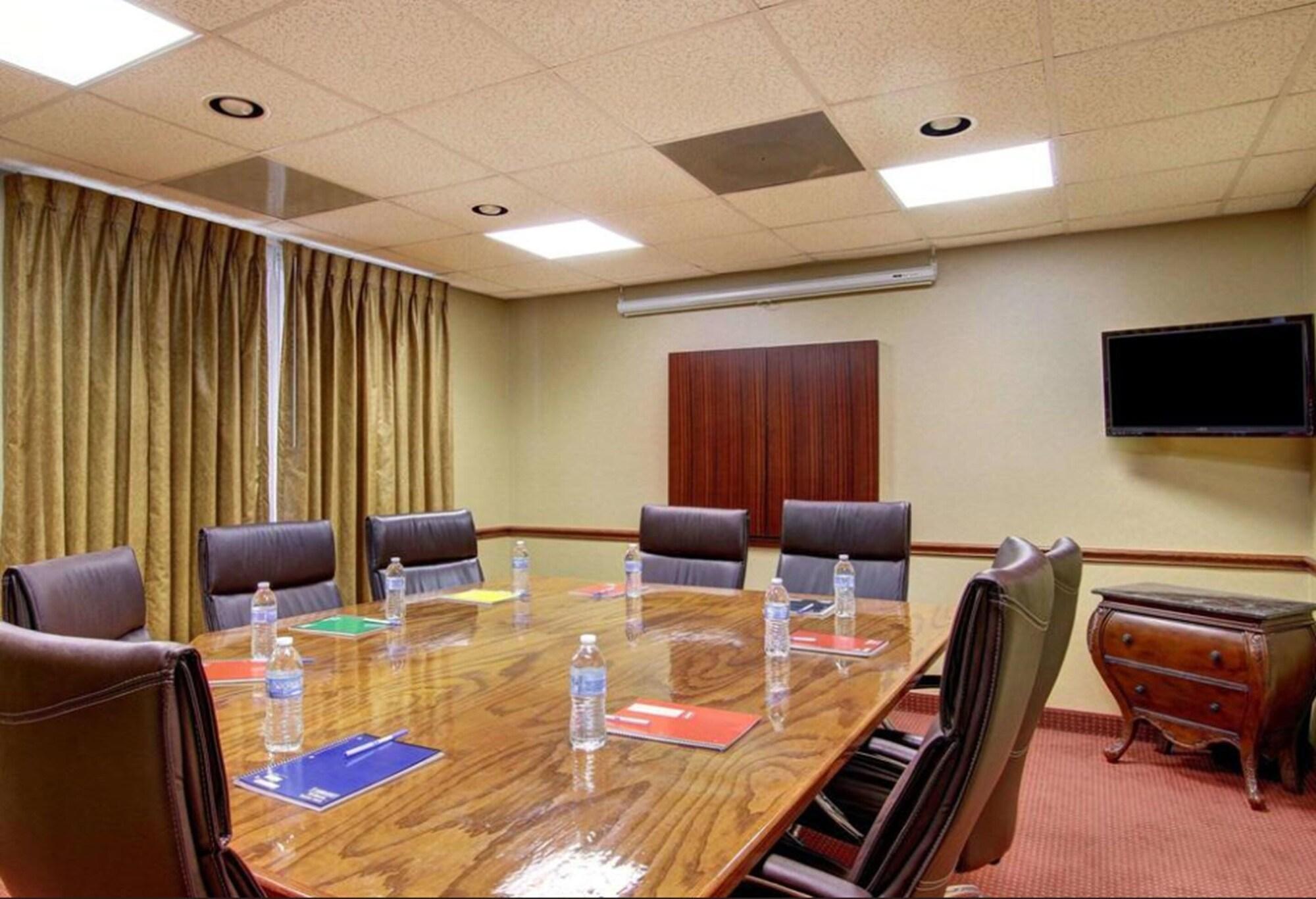 Sala de Reuniones FairBridge Inn & Suites Cleburne