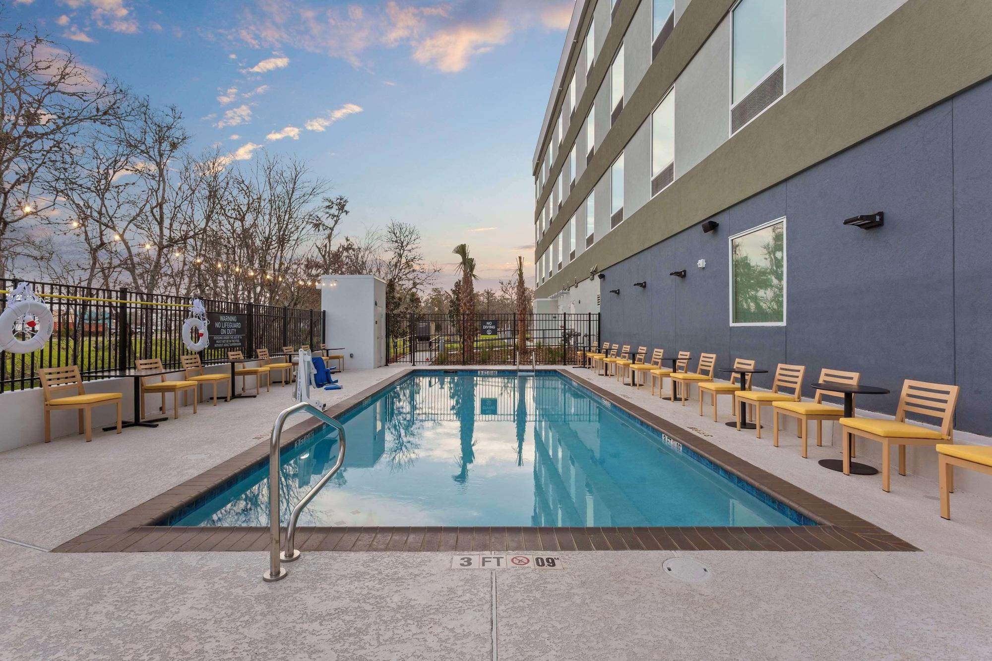 Vista Piscina Home2 Suites By Hilton Lake Jackson