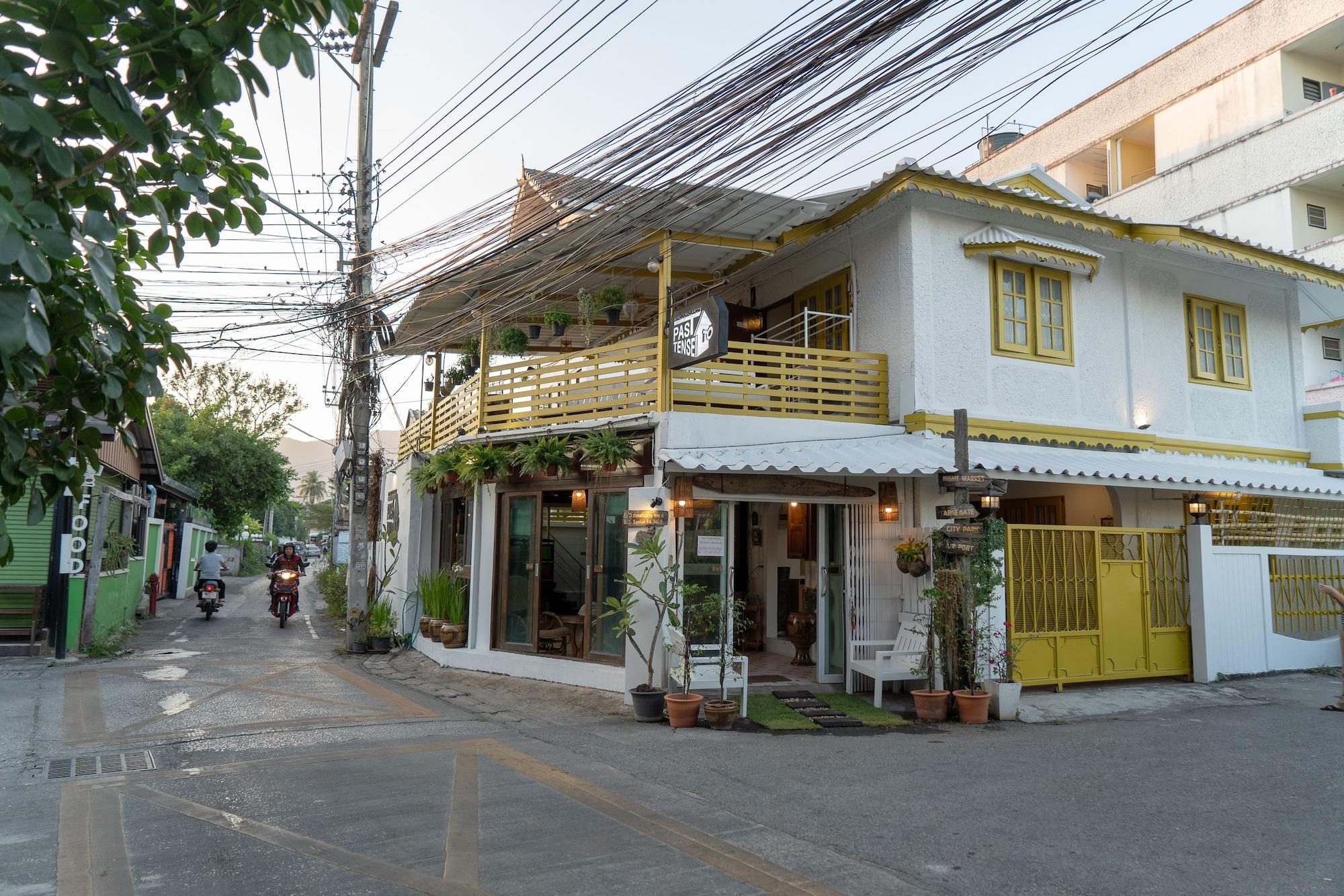 Vista Exterior Past Tense Hostel