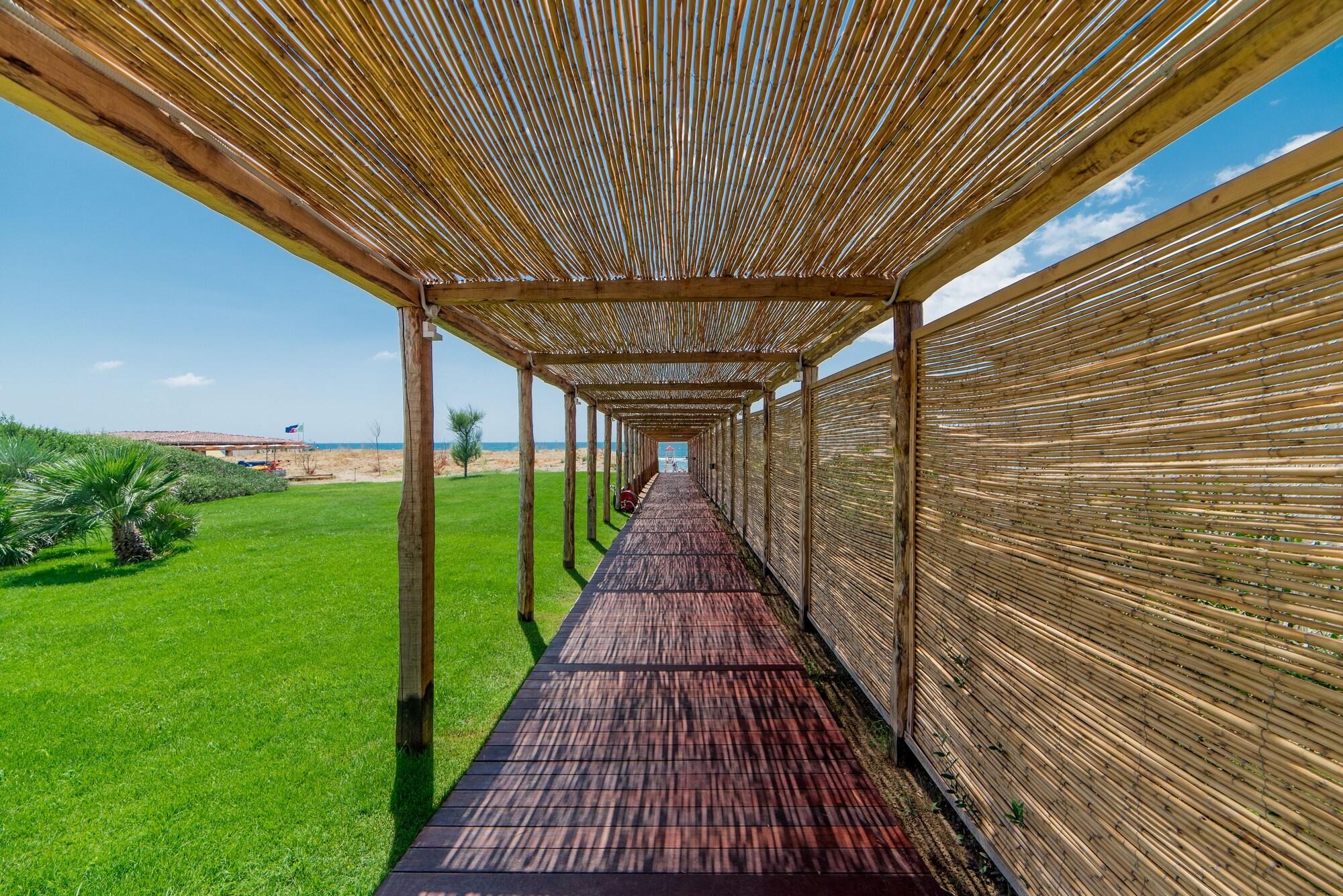 Playa Cumeja - Beach Club & Hotel