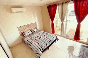 Renta temporal - Habitación con entrada Privada en Playa Dorada + Kitchenette y baño.