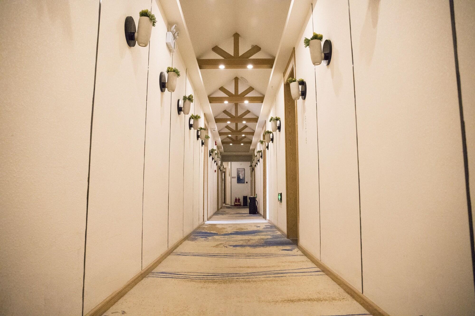 Varios BI Foli Hotel