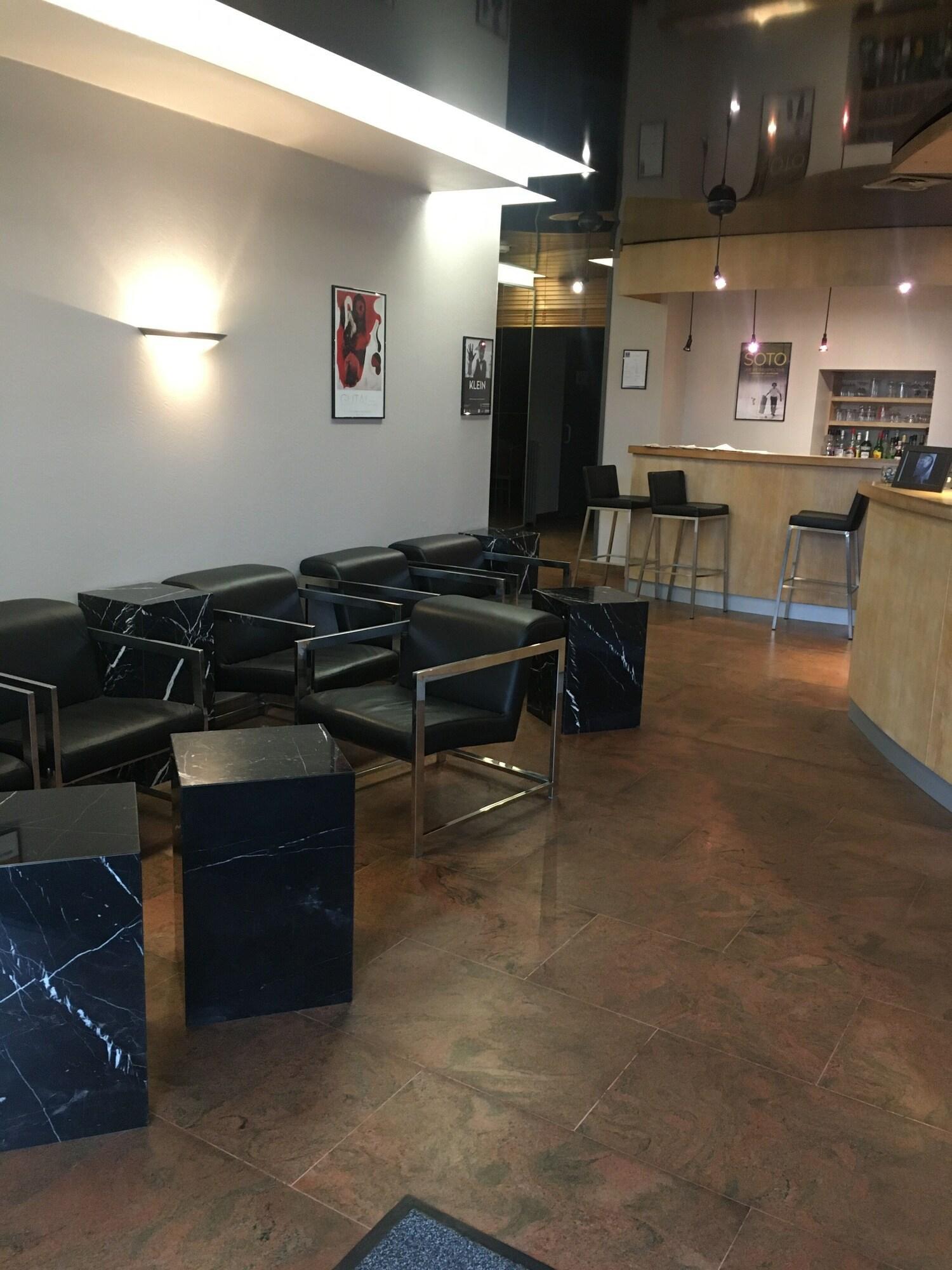 Bar/Salón Kyriad Rodez Gare