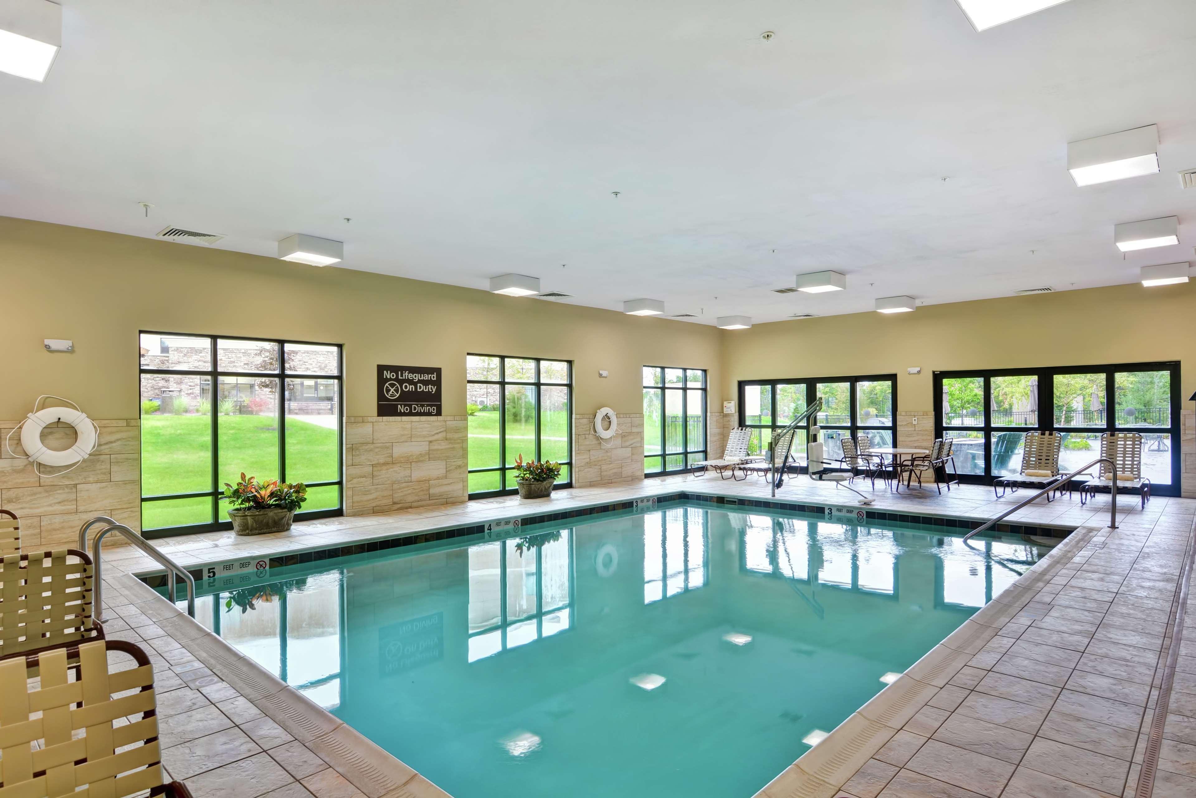 Vista Piscina Hampton Inn and Suites New Hartford/Utica
