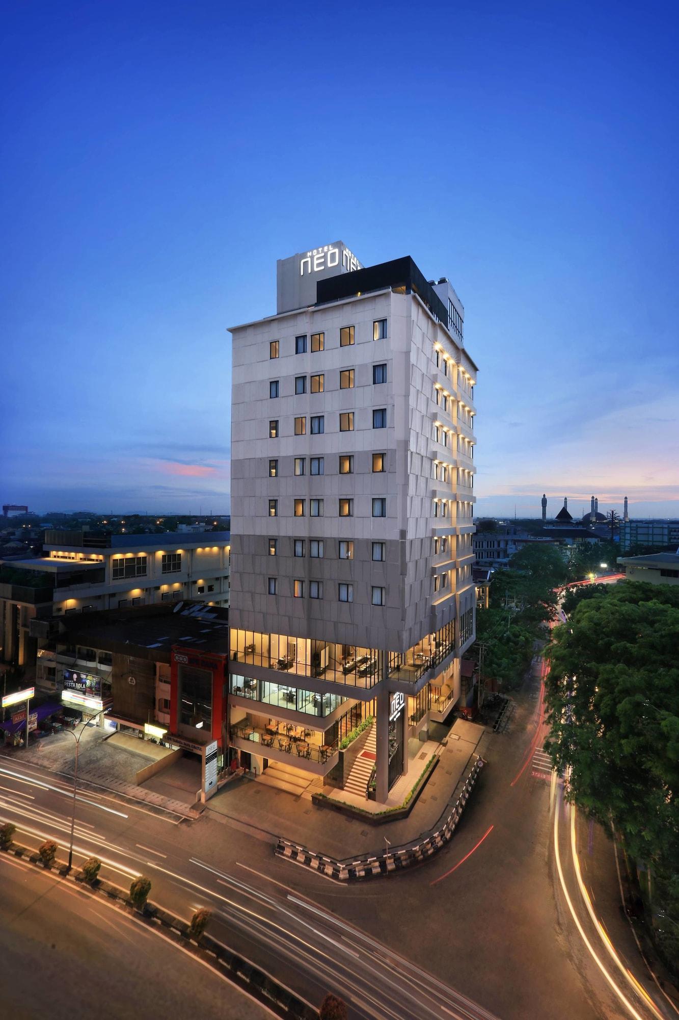 Vista Exterior Hotel Neo Gajah Mada Pontianak by ASTON