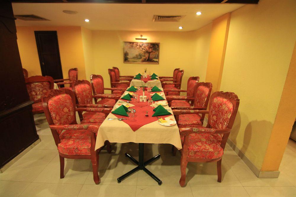 Restaurant Westway Hotel Calicut