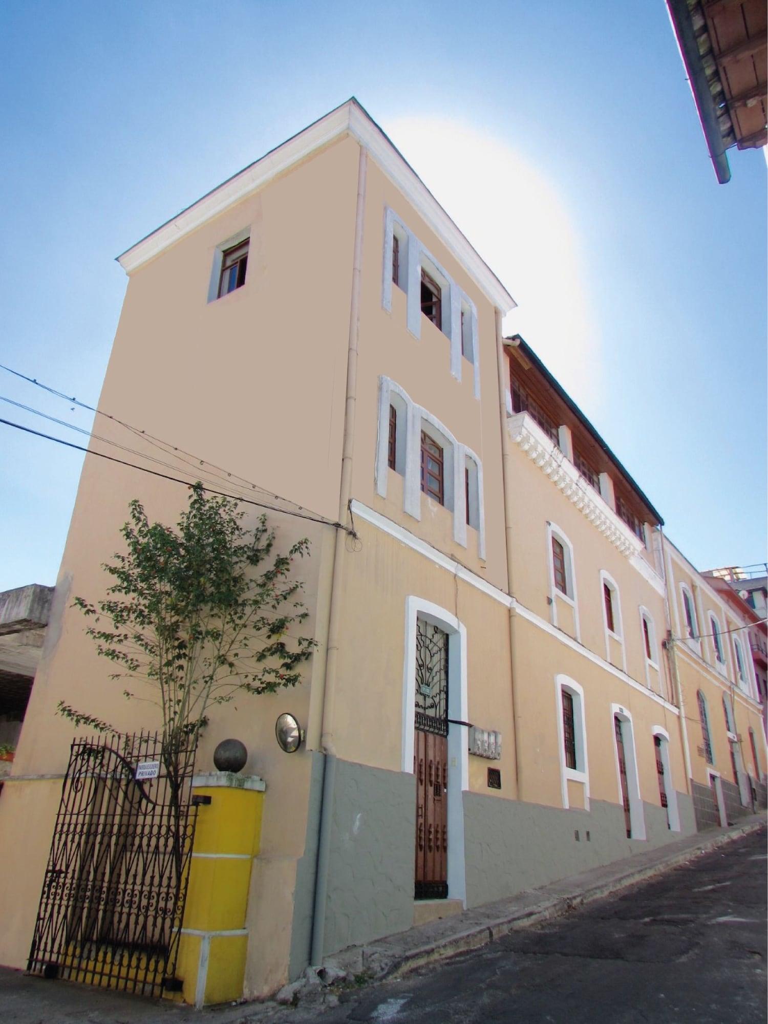 Varios San Blas House & Suites