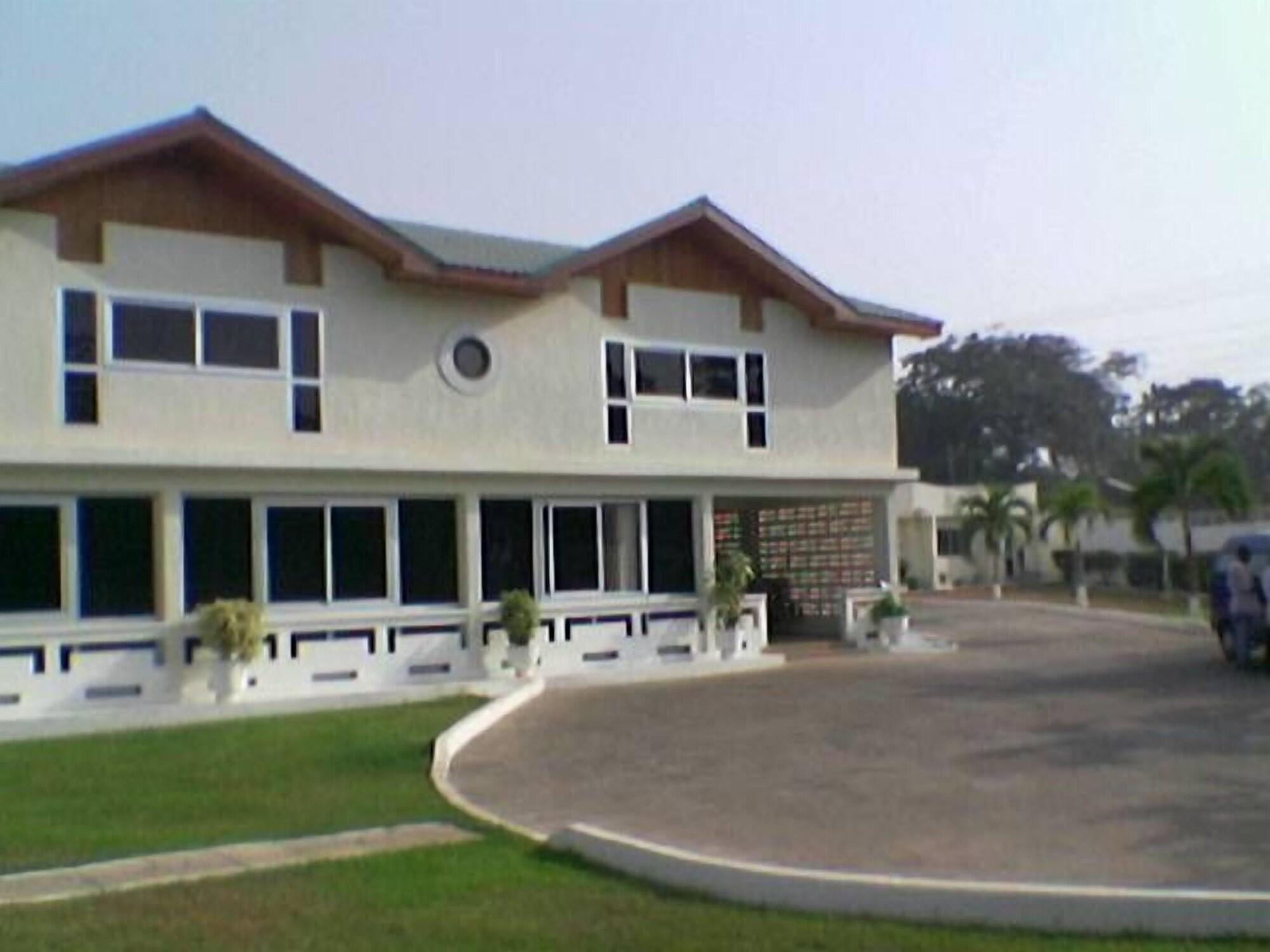 Varios Eastoment Hotel