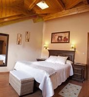 Alquiler Vacacional - Valdecarzana Apartments. Braña San Lorenzo Senda del Oso, 3 km from San Martín