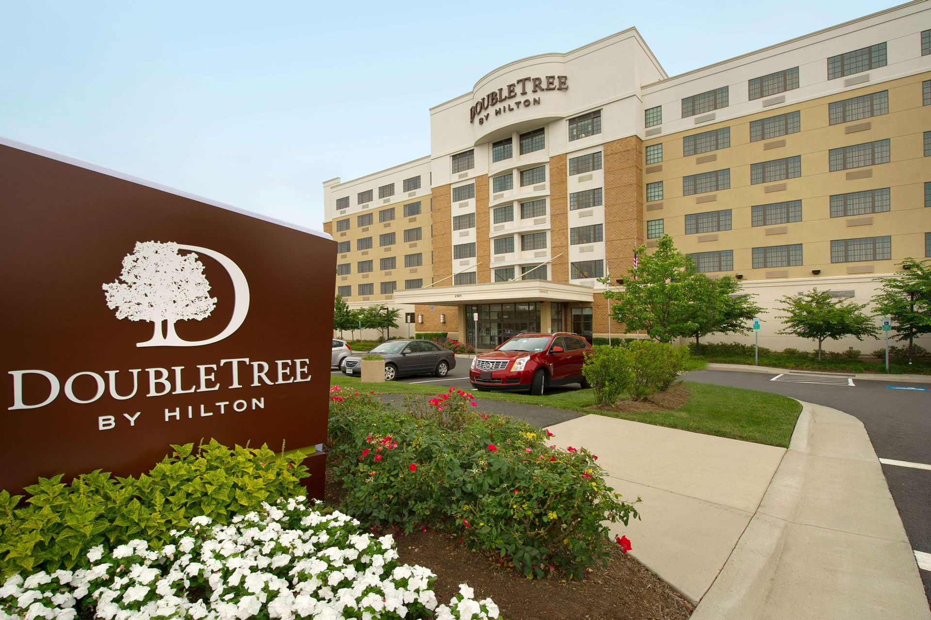 Vista Exterior DoubleTree by Hilton Sterling - Dulles Airport