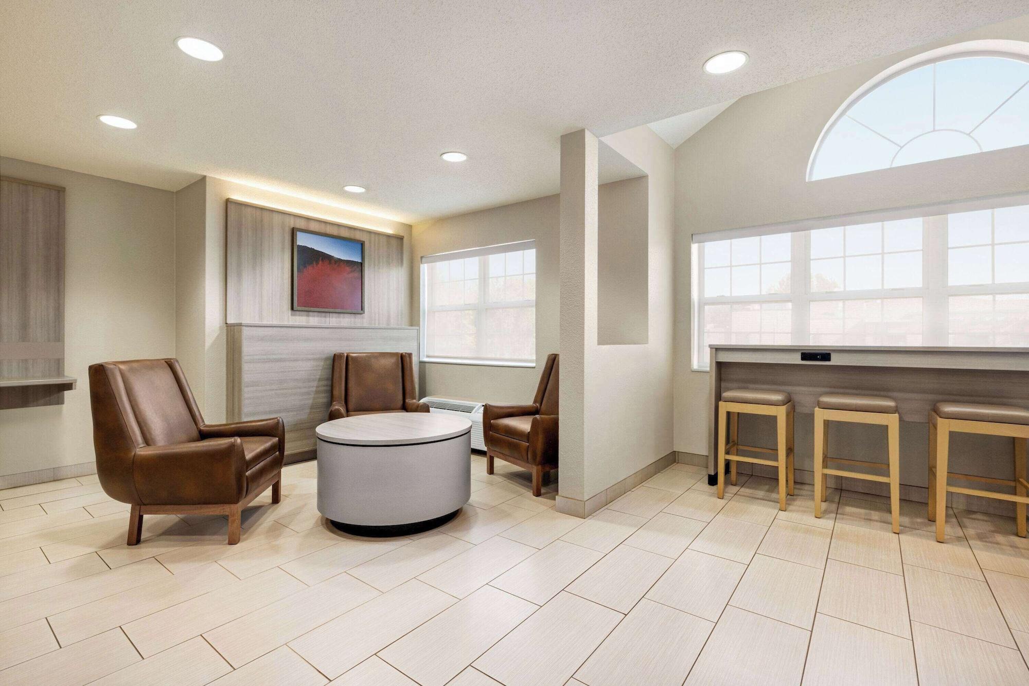 Vista Lobby Microtel Inn & Suites by Wyndham New Ulm